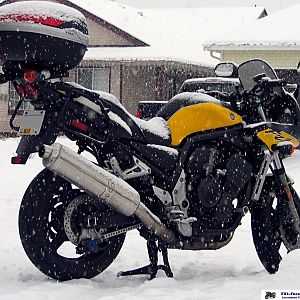 Snow-bound FZ1