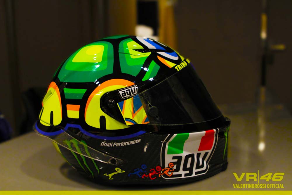 Valentino-Rossi-Mugello-AGV-Helmet-2013-01.jpg